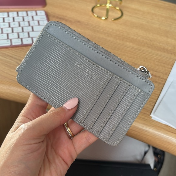 Wallets - Picture 8 of 11